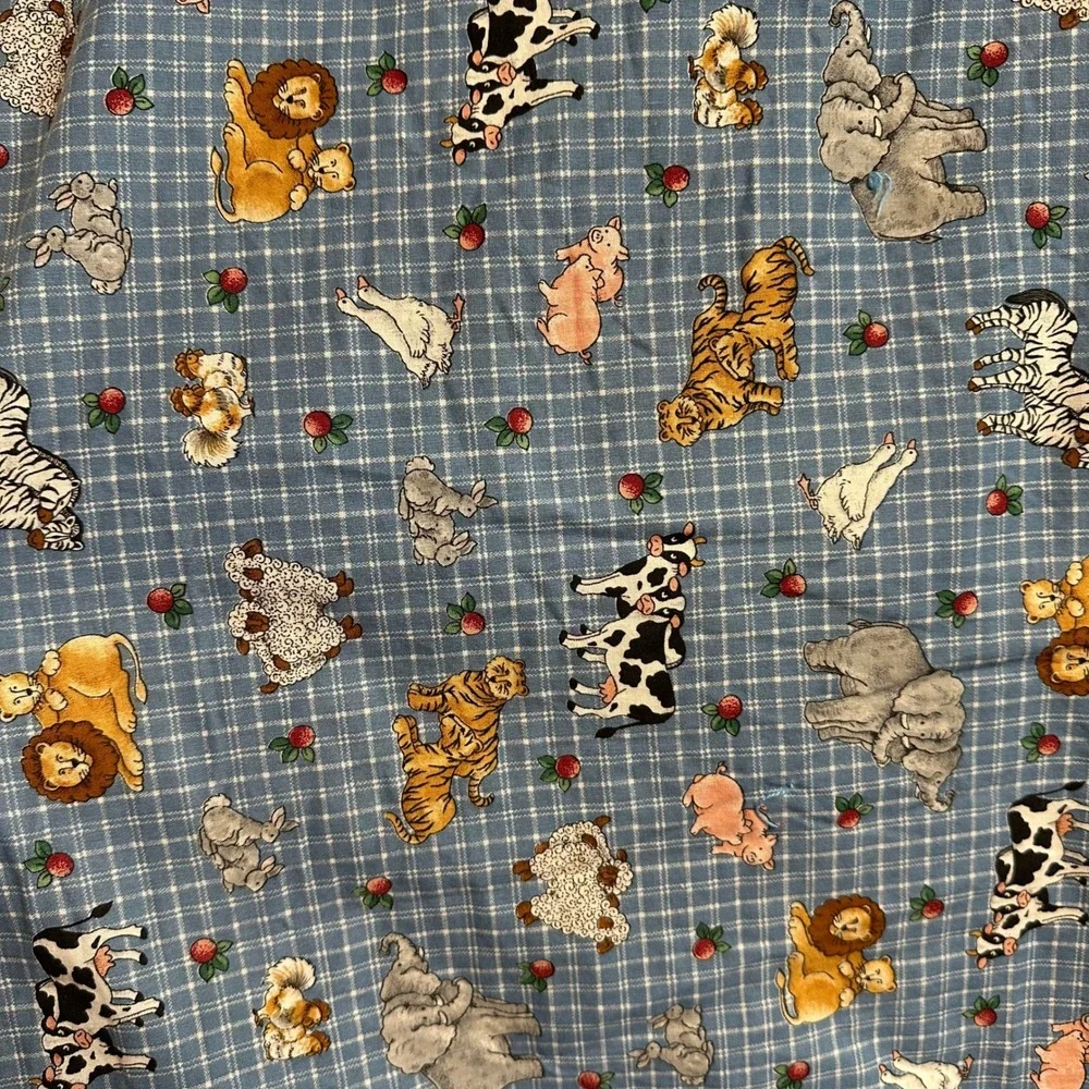 VTG Handmade Noahs Ark Quilt Nursery Comforter Blue Animal Family Pocket (40x52)